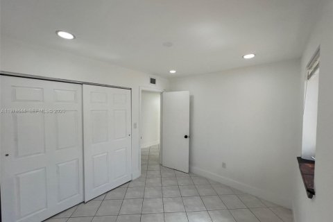 Condominio en venta en Miami Beach, Florida, 2 dormitorios, 66.89 m2 № 2044526 - foto 17