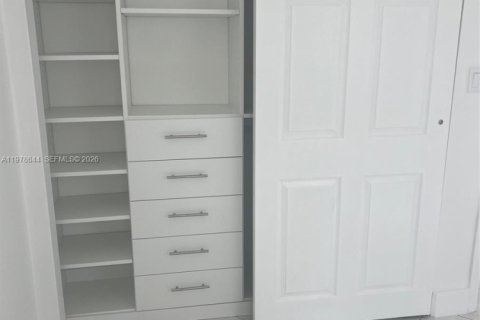 Condominio en venta en Miami Beach, Florida, 2 dormitorios, 66.89 m2 № 2044526 - foto 18