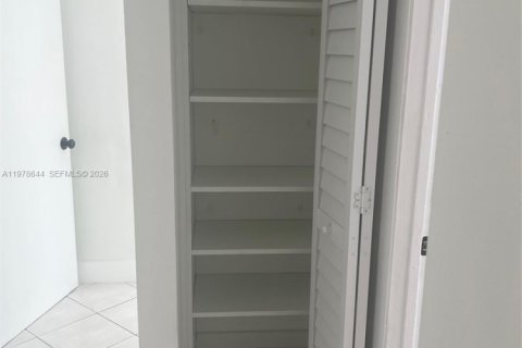 Condominio en venta en Miami Beach, Florida, 2 dormitorios, 66.89 m2 № 2044526 - foto 24