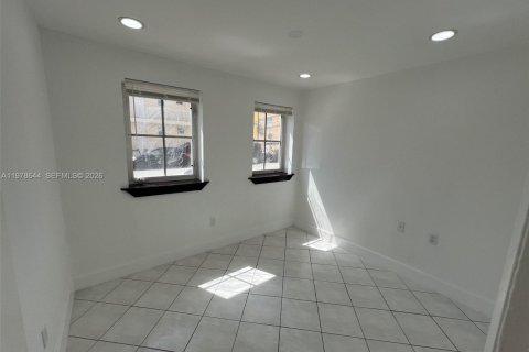 Condominio en venta en Miami Beach, Florida, 2 dormitorios, 66.89 m2 № 2044526 - foto 19