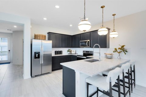 Townhouse in Orlando, Florida 4 bedrooms, 171.59 sq.m. № 2152240 - photo 5
