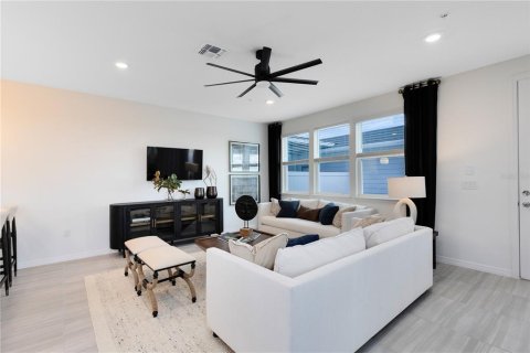 Townhouse in Orlando, Florida 4 bedrooms, 171.59 sq.m. № 2152240 - photo 14