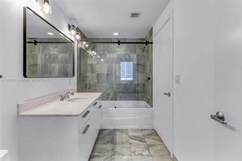 Condominio en alquiler en Miami, Florida, 1 dormitorio, 67.91 m2 № 1929252 - foto 30