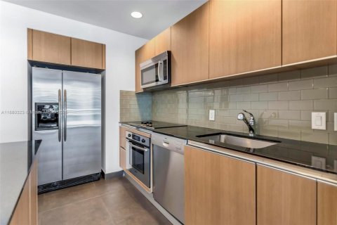 Condo in Miami, Florida, 1 bedroom  № 1929252 - photo 20