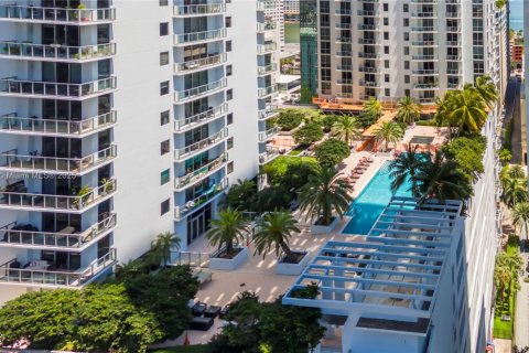 Condominio en alquiler en Miami, Florida, 1 dormitorio, 67.91 m2 № 1929252 - foto 14