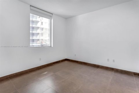 Condo in Miami, Florida, 1 bedroom  № 1929252 - photo 26