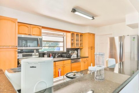 Купить виллу или дом в Майами, Флорида 5 спален, 193.89м2, № 2174618 - фото 21