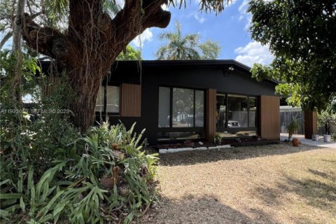 Villa ou maison à vendre à Fort Lauderdale, Floride: 3 chambres, 97.27 m2 № 1983551 - photo 1