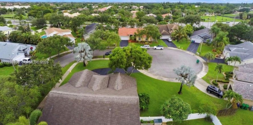 Villa ou maison à Cooper City, Floride 4 chambres, 189.89 m2 № 1987345