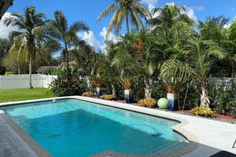Villa ou maison à louer à Cooper City, Floride: 4 chambres, 189.89 m2 № 1987345 - photo 3