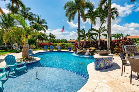 House in Boynton Beach, Florida 6 bedrooms, 500.09 sq.m. № 2010564