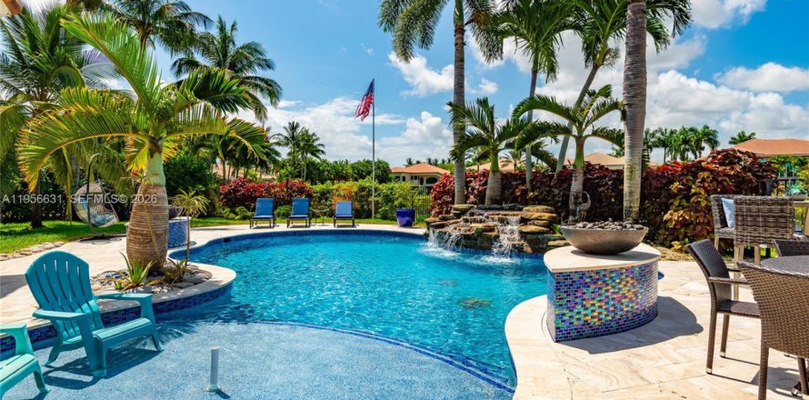 House in Boynton Beach, Florida 6 bedrooms, 500.09 sq.m. № 2010564