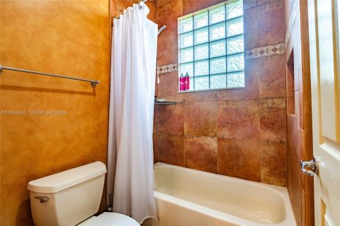 House in Boynton Beach, Florida 6 bedrooms, 500.09 sq.m. № 2010564 - photo 17