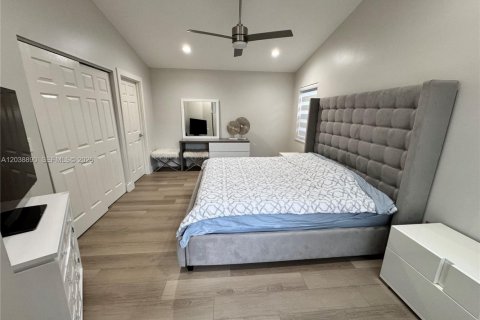 Casa en venta en Hollywood, Florida, 4 dormitorios, 131.92 m2 № 2183368 - foto 9