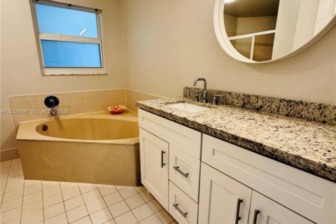 Casa en venta en Hollywood, Florida, 4 dormitorios, 131.92 m2 № 2183368 - foto 11