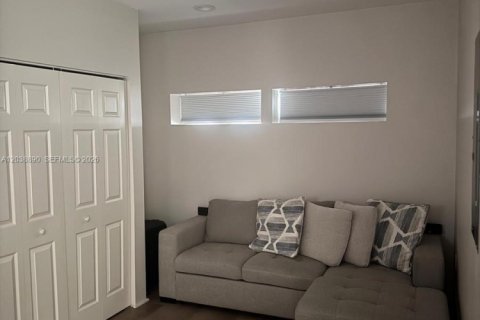 Casa en venta en Hollywood, Florida, 4 dormitorios, 131.92 m2 № 2183368 - foto 13