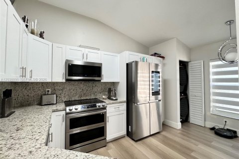 Casa en venta en Hollywood, Florida, 4 dormitorios, 131.92 m2 № 2183368 - foto 5