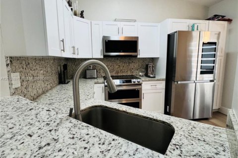 Casa en venta en Hollywood, Florida, 4 dormitorios, 131.92 m2 № 2183368 - foto 6