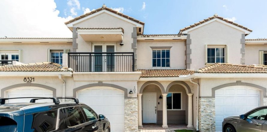 Condo in Miami, Florida, 4 bedrooms  № 1948073