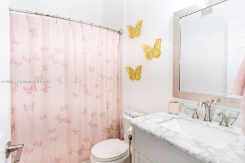 Condo in Miami, Florida, 4 bedrooms  № 1948073 - photo 17