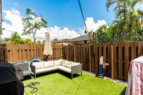 Condo in Miami, Florida, 4 bedrooms  № 1948073 - photo 28