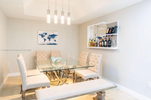 Condo in Miami, Florida, 4 bedrooms  № 1948073 - photo 12