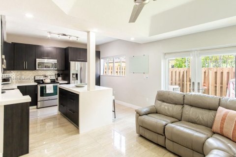 Condo in Miami, Florida, 4 bedrooms  № 1948073 - photo 3