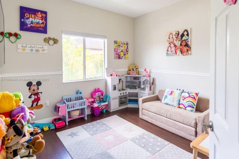 Condo in Miami, Florida, 4 bedrooms  № 1948073 - photo 15