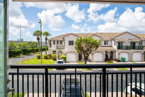 Condo in Miami, Florida, 4 bedrooms  № 1948073 - photo 27