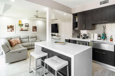 Condo in Miami, Florida, 4 bedrooms  № 1948073 - photo 6