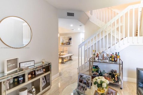 Condo in Miami, Florida, 4 bedrooms  № 1948073 - photo 11