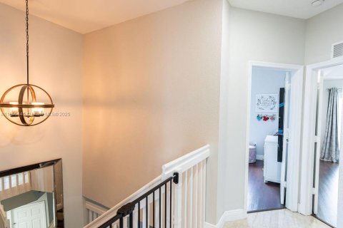 Condo in Miami, Florida, 4 bedrooms  № 1948073 - photo 26