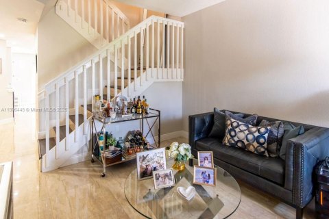 Condo in Miami, Florida, 4 bedrooms  № 1948073 - photo 10