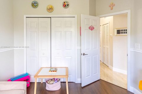 Condo in Miami, Florida, 4 bedrooms  № 1948073 - photo 16