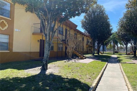 Condo in Orlando, Florida, 4 bedrooms  № 1878059 - photo 1