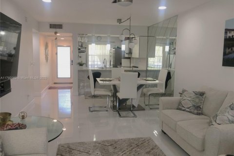 Condominio en Coconut Creek, Florida, 2 dormitorios  № 2012449