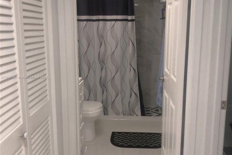 Condominio en venta en Coconut Creek, Florida, 2 dormitorios, 89.37 m2 № 2012449 - foto 15