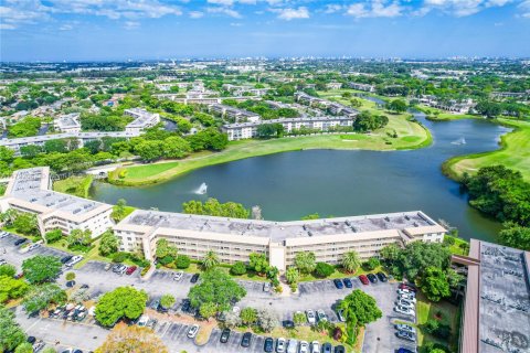 Condominio en venta en Coconut Creek, Florida, 2 dormitorios, 89.37 m2 № 2012449 - foto 19