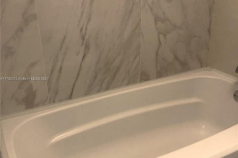 Condominio en venta en Coconut Creek, Florida, 2 dormitorios, 89.37 m2 № 2012449 - foto 12