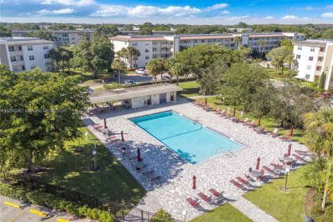 Condominio en venta en Coconut Creek, Florida, 2 dormitorios, 89.37 m2 № 2012449 - foto 22