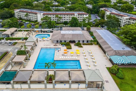 Condominio en venta en Coconut Creek, Florida, 2 dormitorios, 89.37 m2 № 2012449 - foto 20