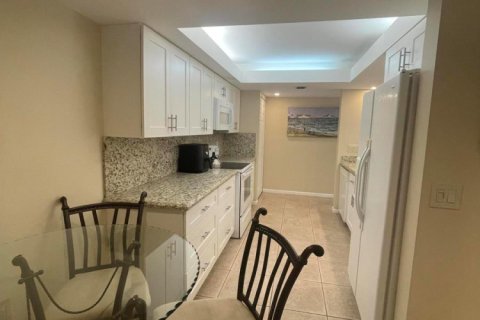 Condo in Delray Beach, Florida, 2 bedrooms  № 2086542 - photo 7