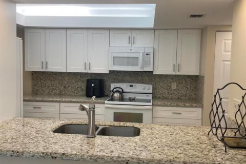 Condo in Delray Beach, Florida, 2 bedrooms  № 2086542 - photo 1