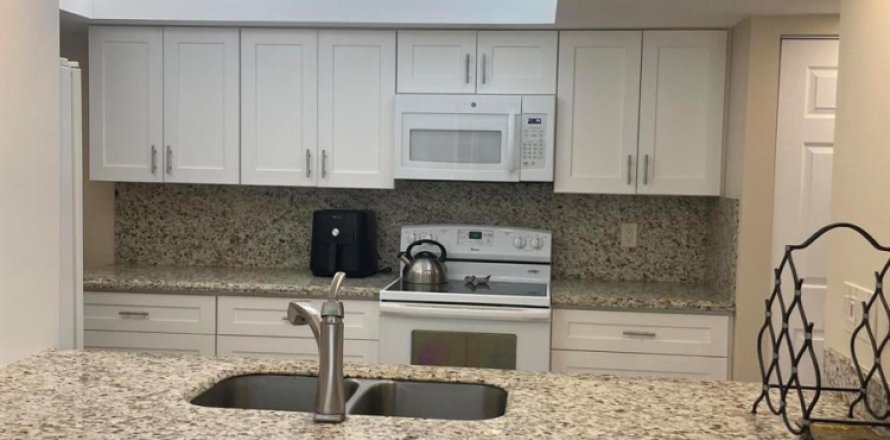 Condo in Delray Beach, Florida, 2 bedrooms  № 2086542