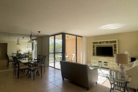 Condo in Delray Beach, Florida, 2 bedrooms  № 2086542 - photo 4