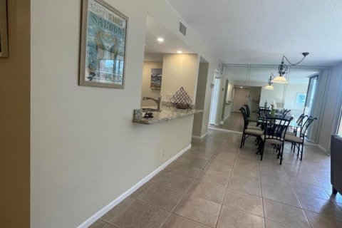 Condo in Delray Beach, Florida, 2 bedrooms  № 2086542 - photo 5