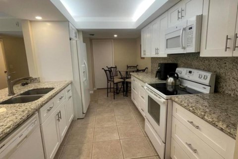 Condo in Delray Beach, Florida, 2 bedrooms  № 2086542 - photo 2