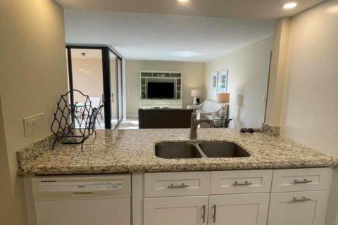 Condo in Delray Beach, Florida, 2 bedrooms  № 2086542 - photo 3