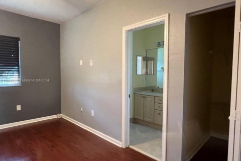 Townhouse in Tamarac, Florida 3 bedrooms, 130.43 sq.m. № 1864069 - photo 15