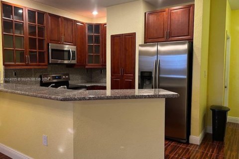 Townhouse in Tamarac, Florida 3 bedrooms, 130.43 sq.m. № 1864069 - photo 6